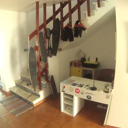 Surf House Peniche Hostel *