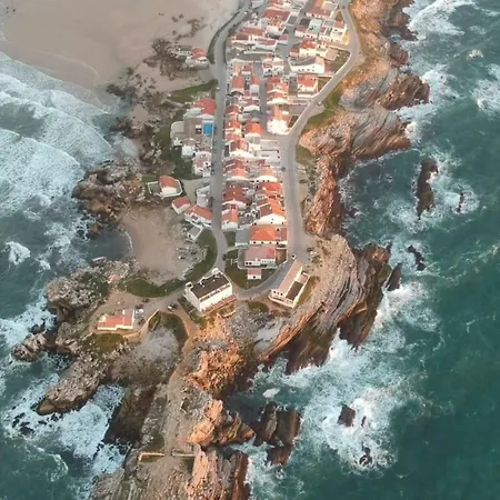 Surf House Peniche Hostel *