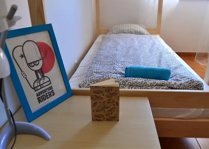 Surf House Peniche אכסניה *