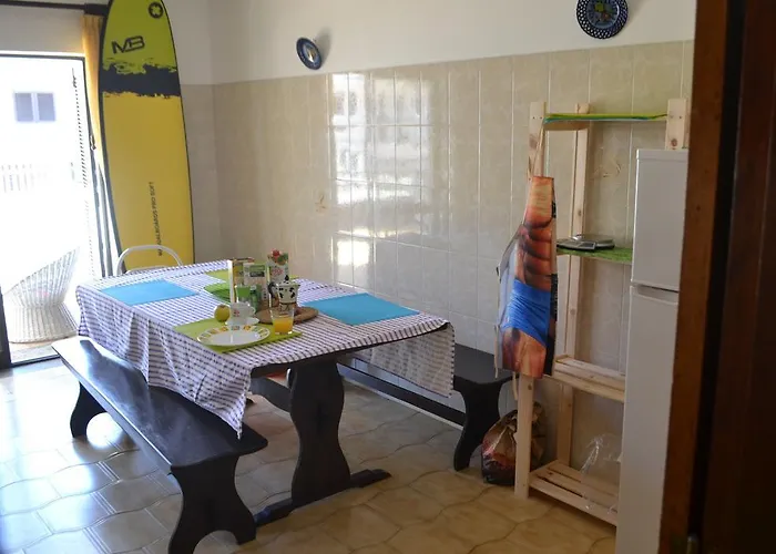 Surf House Peniche * باليال