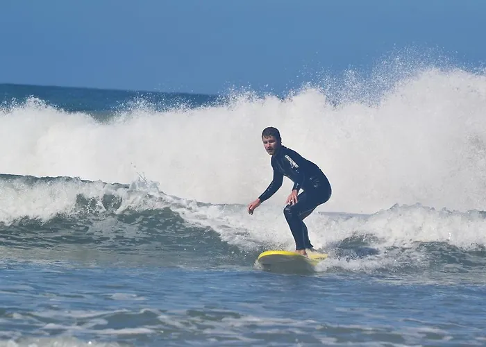 بيت شباب Surf House Peniche باليال