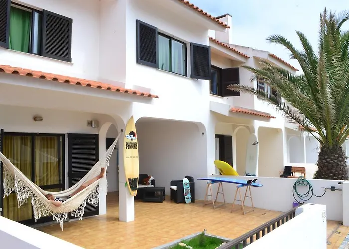 אכסניה Surf House Peniche