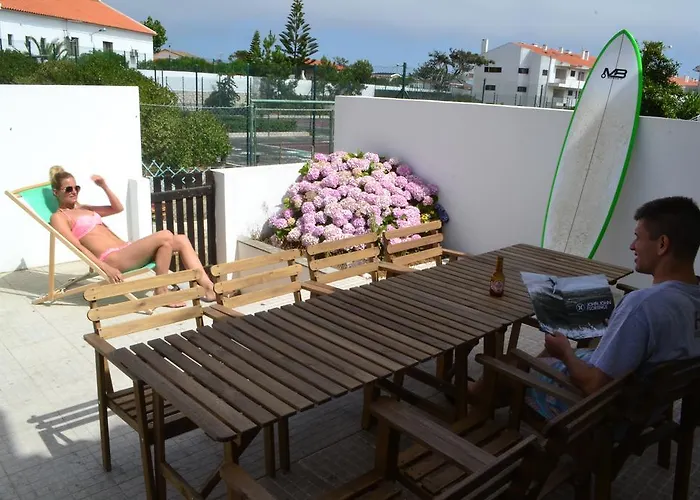 אכסניה Surf House Peniche