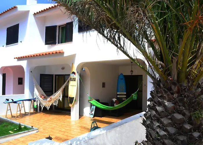 Surf House Peniche בליאל