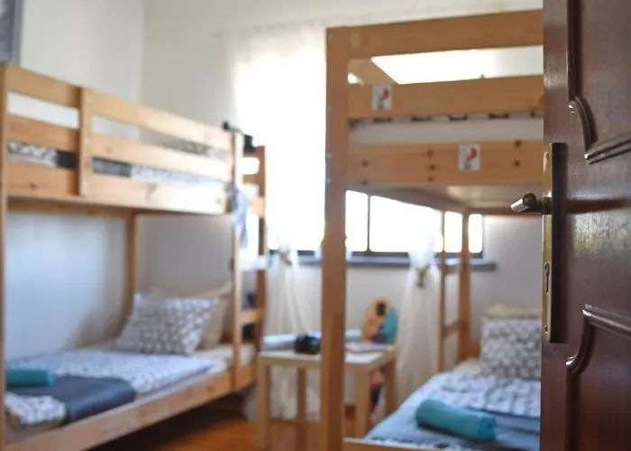 بيت شباب Surf House Peniche