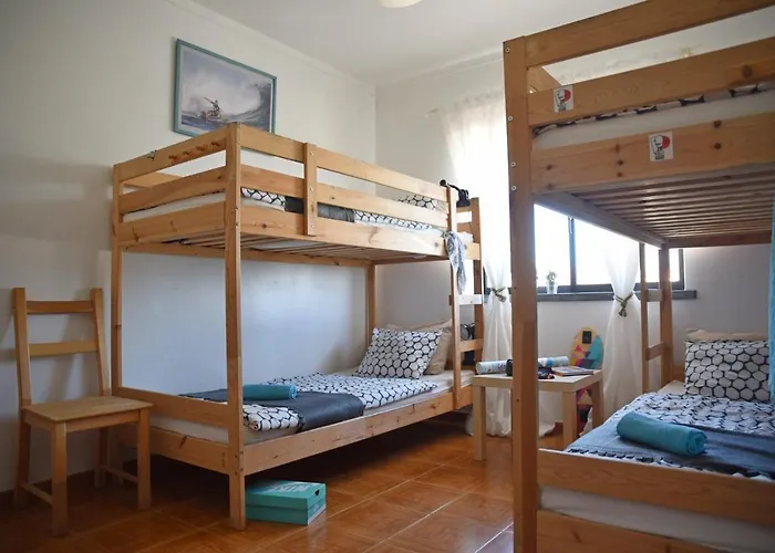 Surf House Peniche * باليال