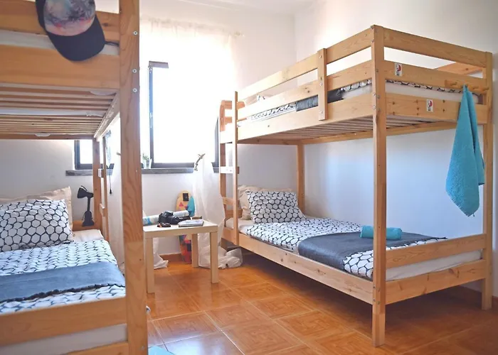 Surf House Peniche *