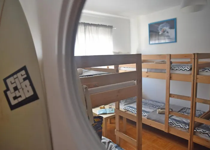 Surf House Peniche * בליאל