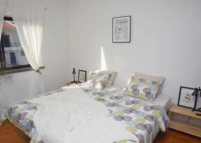 Surf House Peniche بيت شباب *