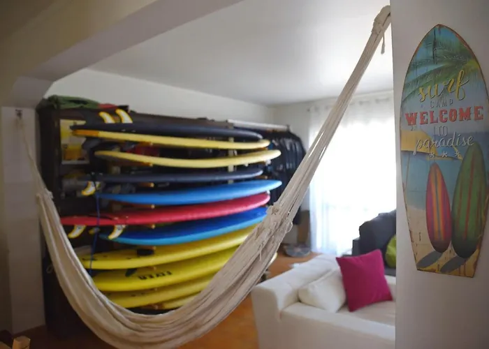 Surf House Peniche * בליאל