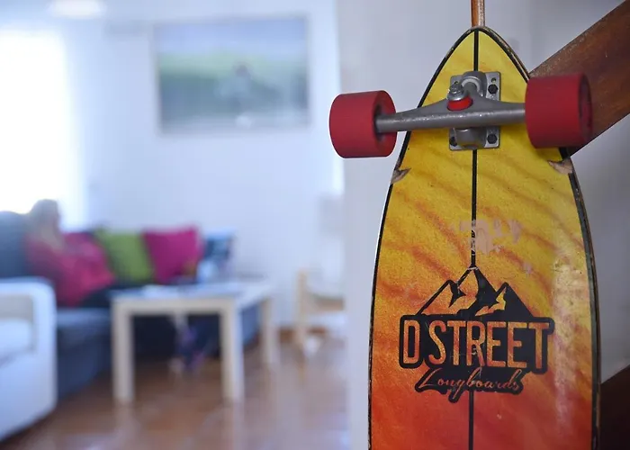 Surf House Peniche אכסניה *