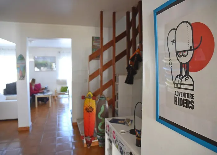 Surf House Peniche * باليال